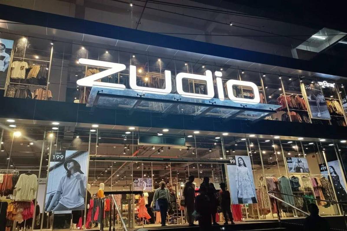 ബജറ്റ് ഫാഷൻ യുദ്ധം; 999 രൂപയിൽ ഇന്ത്യ കീഴടക്കാൻ കോർപ്പറേറ്റ് ഭീമന്മാർ.